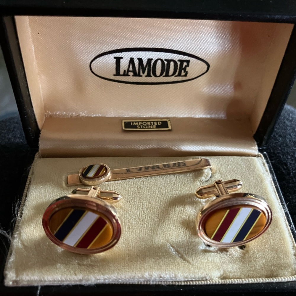 Men’s cufflink and tie bar… Vintage.